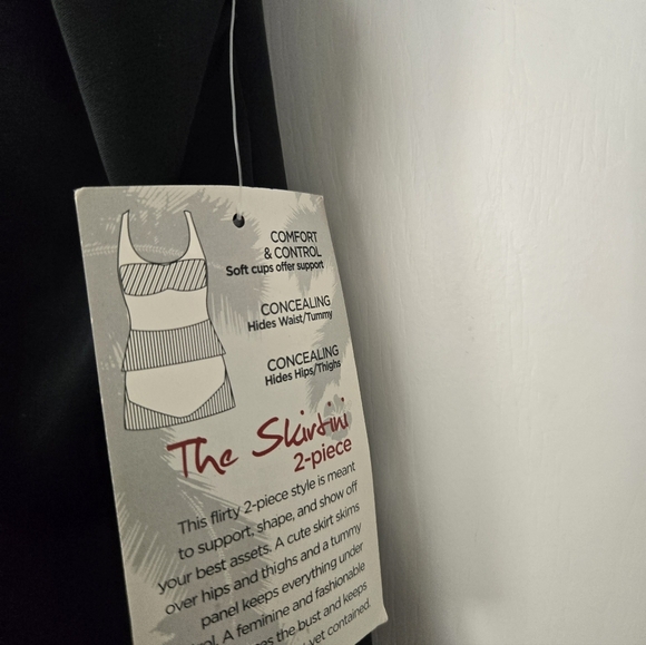 NWT Avenue Swim Black Top with Studded Design Size 18 - Picture 8 of 8